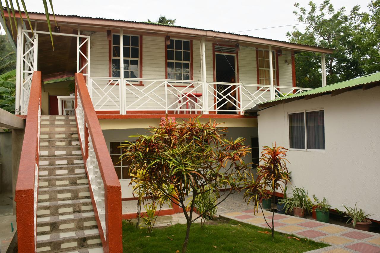 Hotel Posada Valerie Archibolds Esterno foto